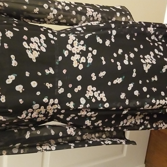 Gorgeous women's CAARA black floral dress - Picture 4 of 12